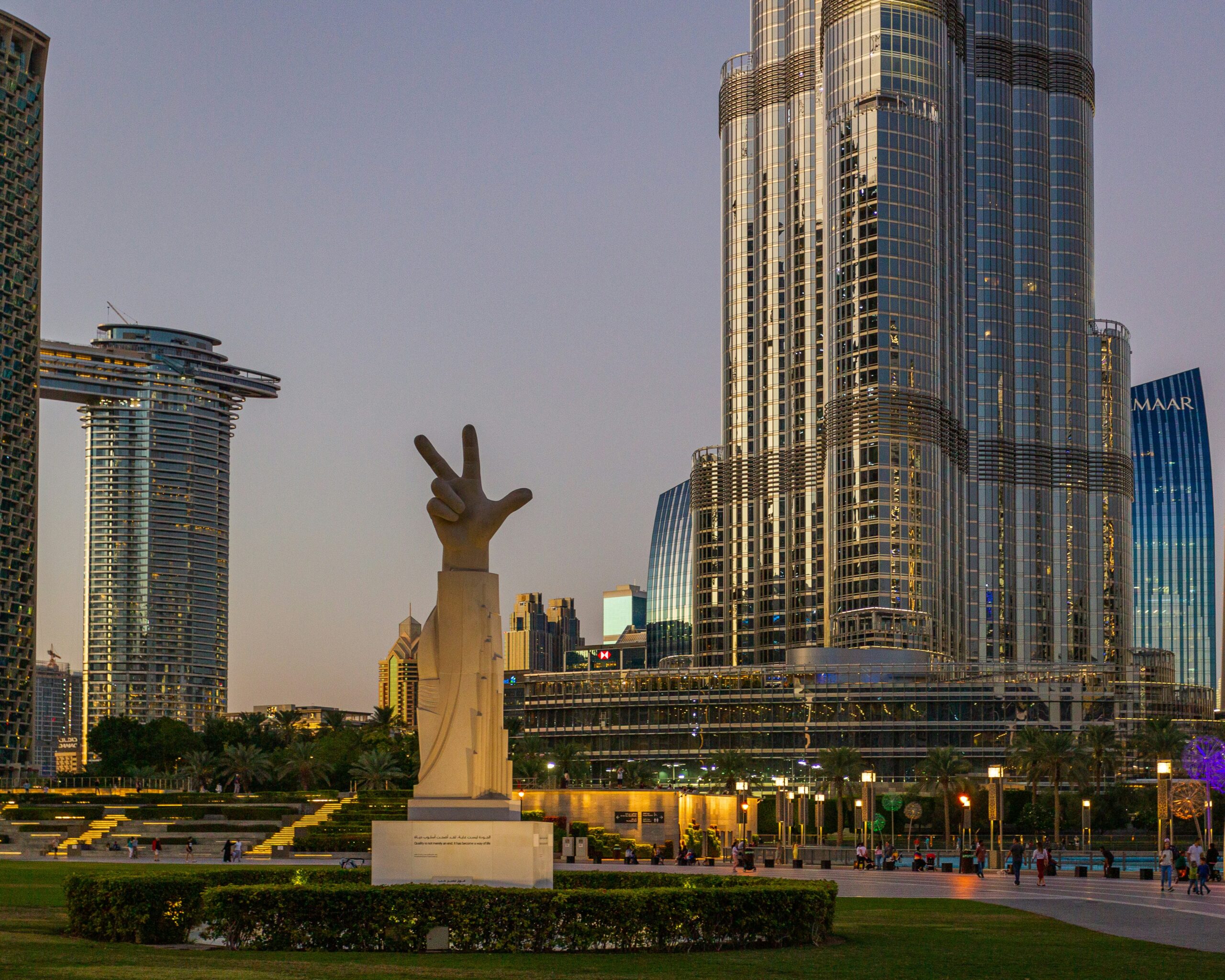 A visual comparison of off-plan and ready properties in Dubai, showing their investment potential and ROI