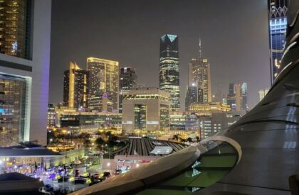 Investing in Dubai’s Ultra-Luxury Market – Villas, Penthouses & More A luxurious villa and penthouse in Dubai, showcasing high-end properties with stunning views